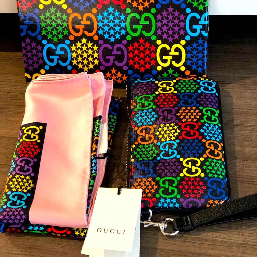 Gucci Wristlet with matching scarf!